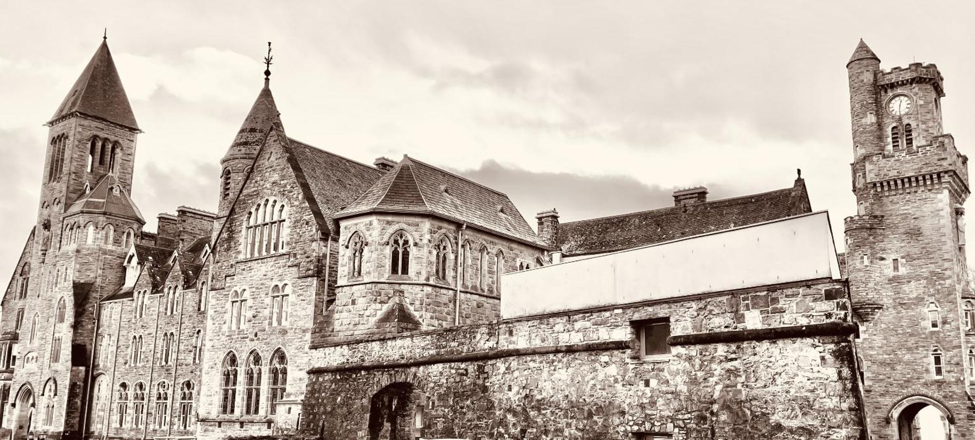 The Classrooms, Loch Ness Abbey - 142M2 Lifestyle & Heritage Apartment - Pool & Spa - The Highland Club - Resort On Lake Shores Fort Augustus Dış mekan fotoğraf