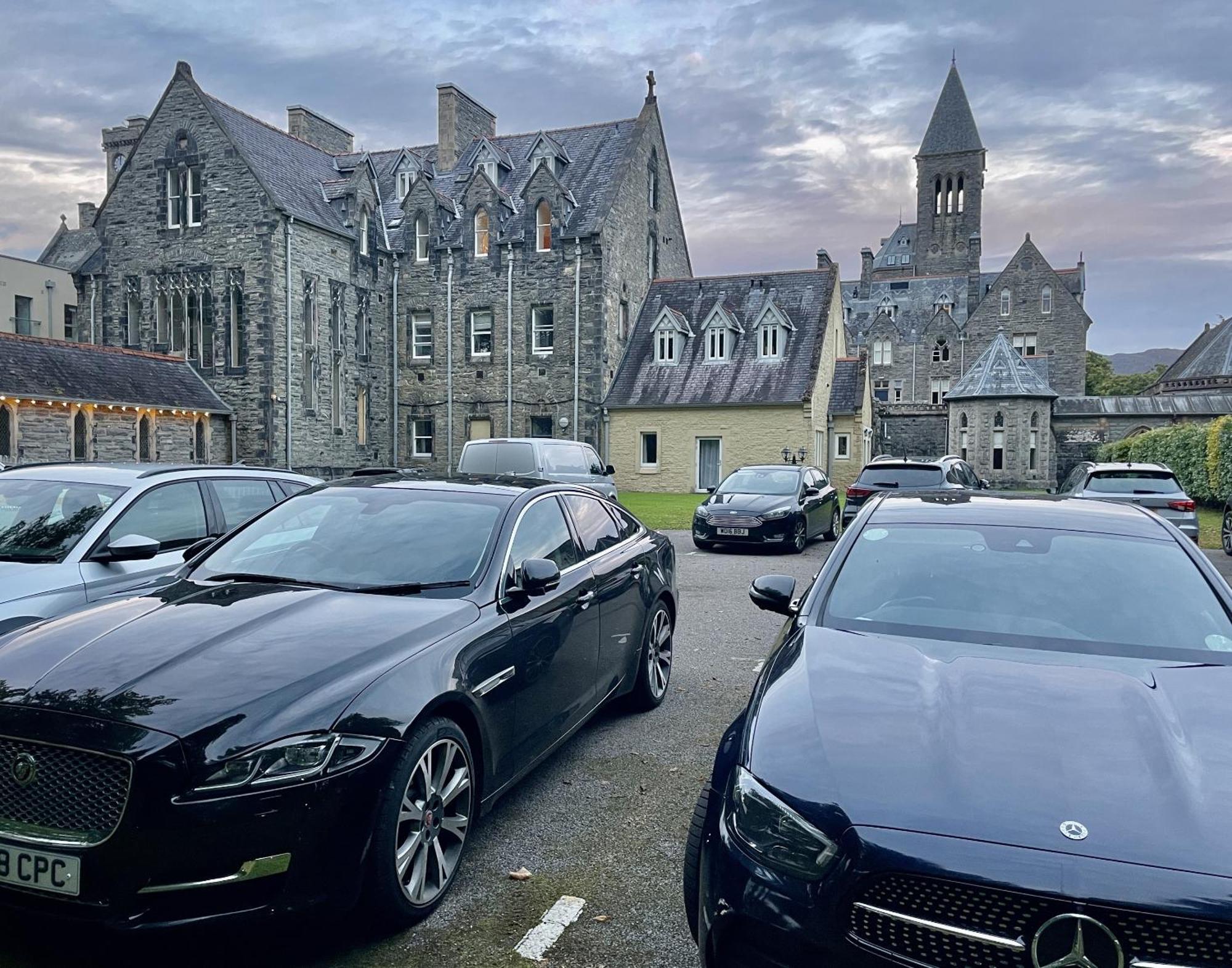 The Classrooms, Loch Ness Abbey - 142M2 Lifestyle & Heritage Apartment - Pool & Spa - The Highland Club - Resort On Lake Shores Fort Augustus Dış mekan fotoğraf