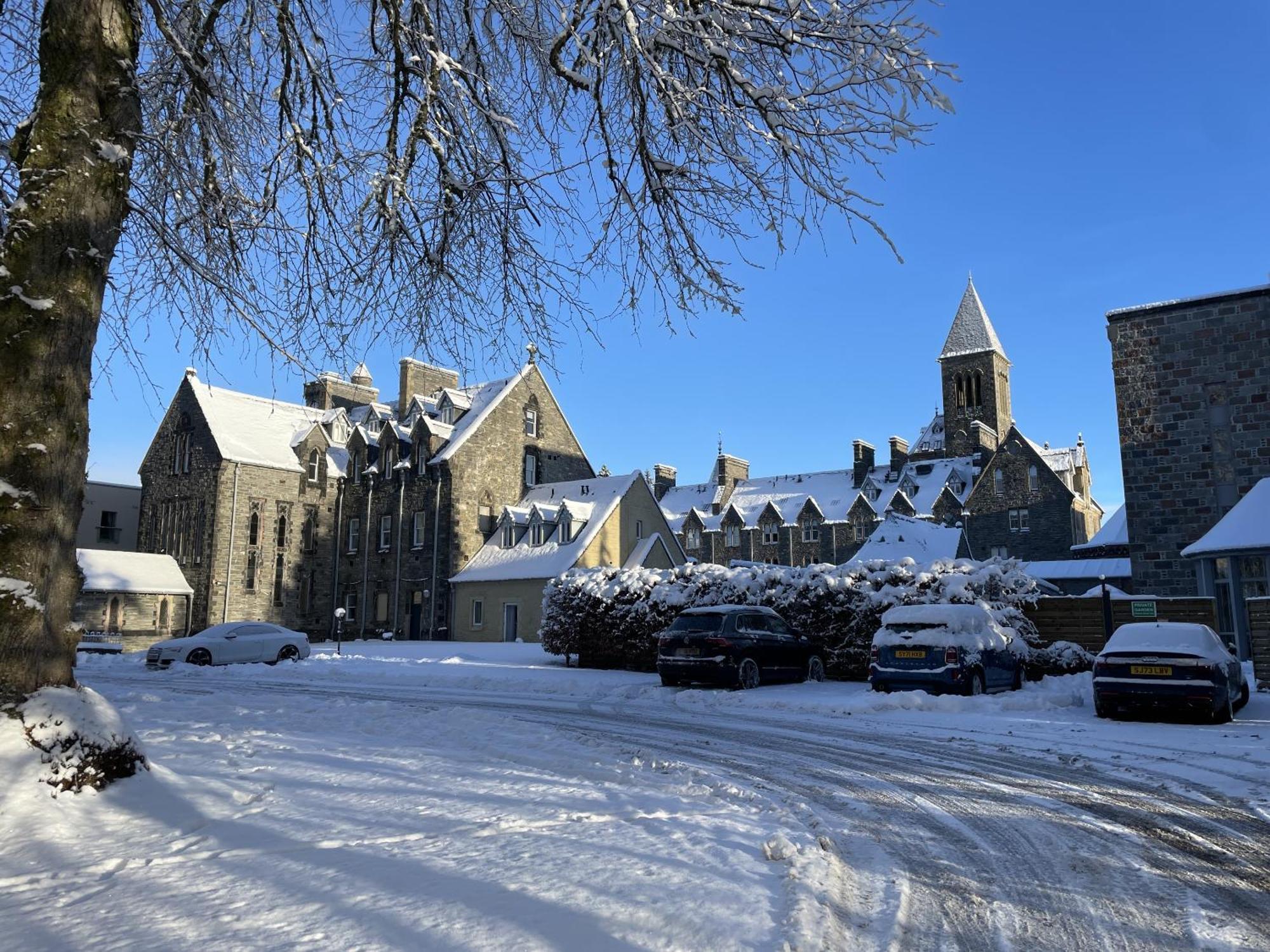 The Classrooms, Loch Ness Abbey - 142M2 Lifestyle & Heritage Apartment - Pool & Spa - The Highland Club - Resort On Lake Shores Fort Augustus Dış mekan fotoğraf