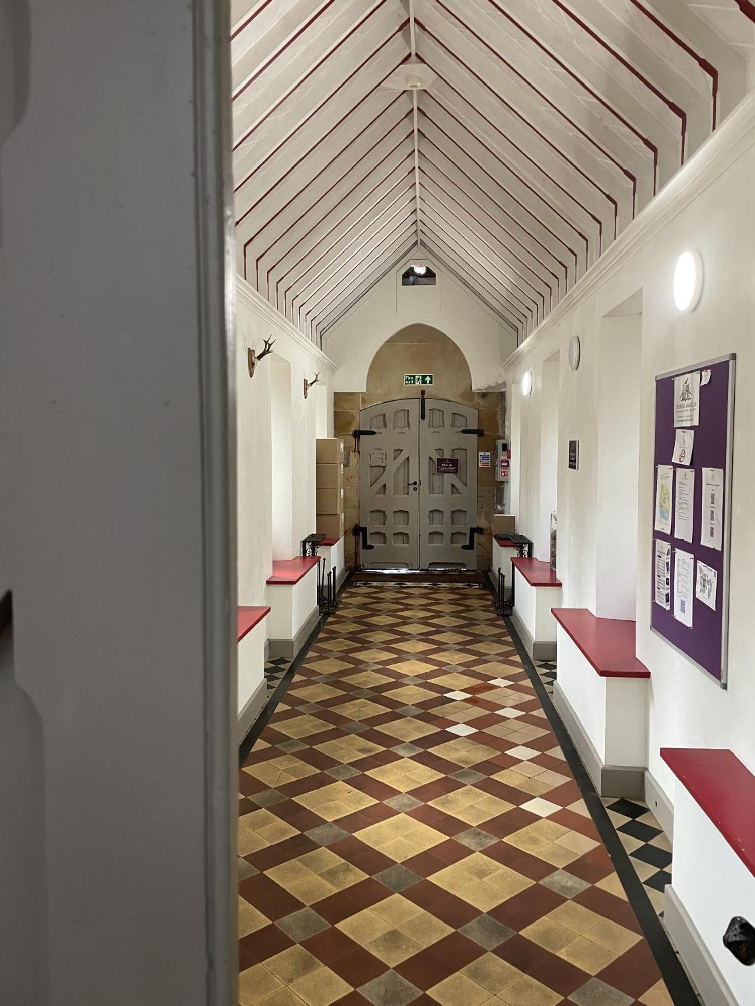 The Classrooms, Loch Ness Abbey - 142M2 Lifestyle & Heritage Apartment - Pool & Spa - The Highland Club - Resort On Lake Shores Fort Augustus Dış mekan fotoğraf