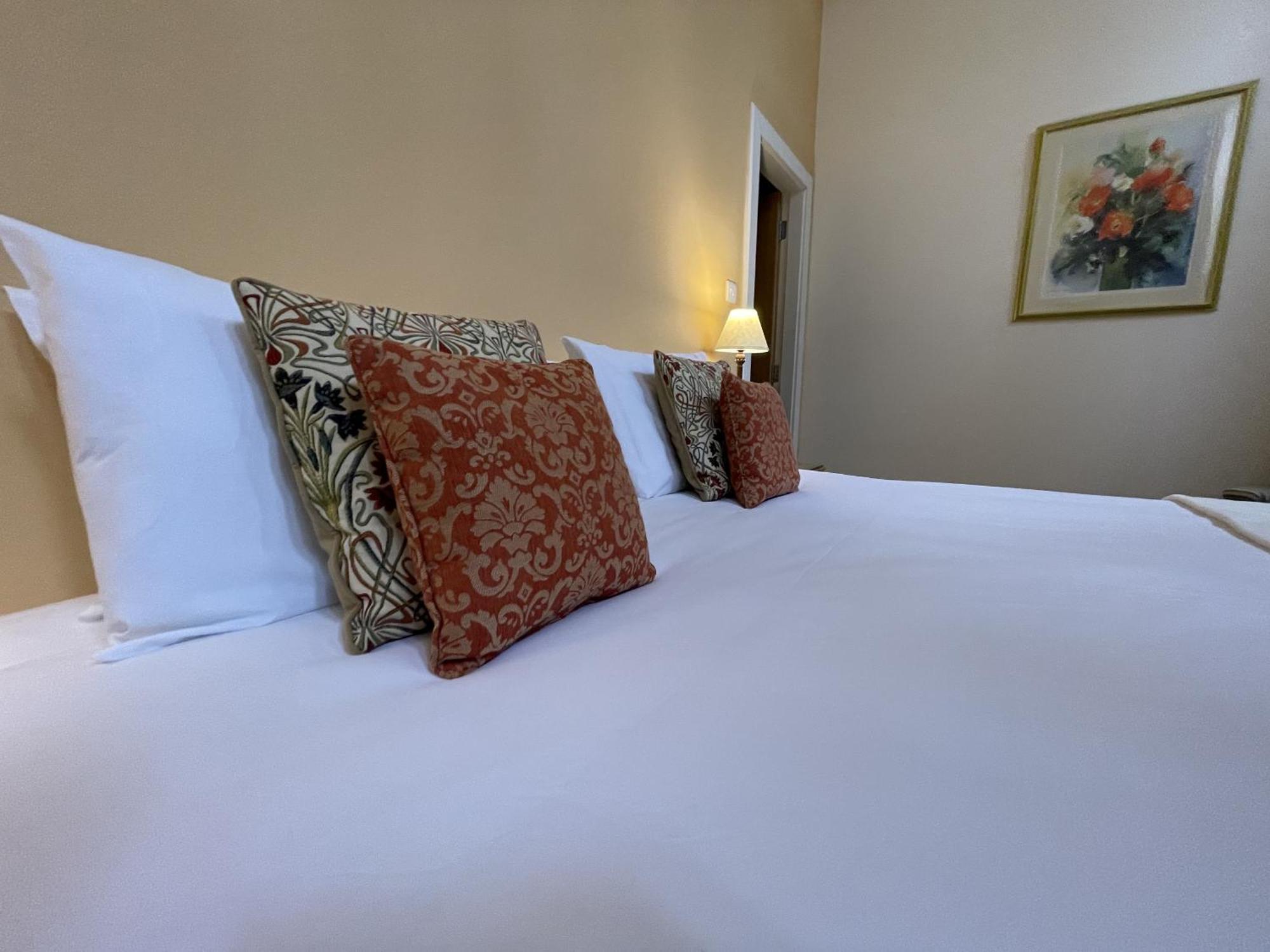 The Classrooms, Loch Ness Abbey - 142M2 Lifestyle & Heritage Apartment - Pool & Spa - The Highland Club - Resort On Lake Shores Fort Augustus Dış mekan fotoğraf