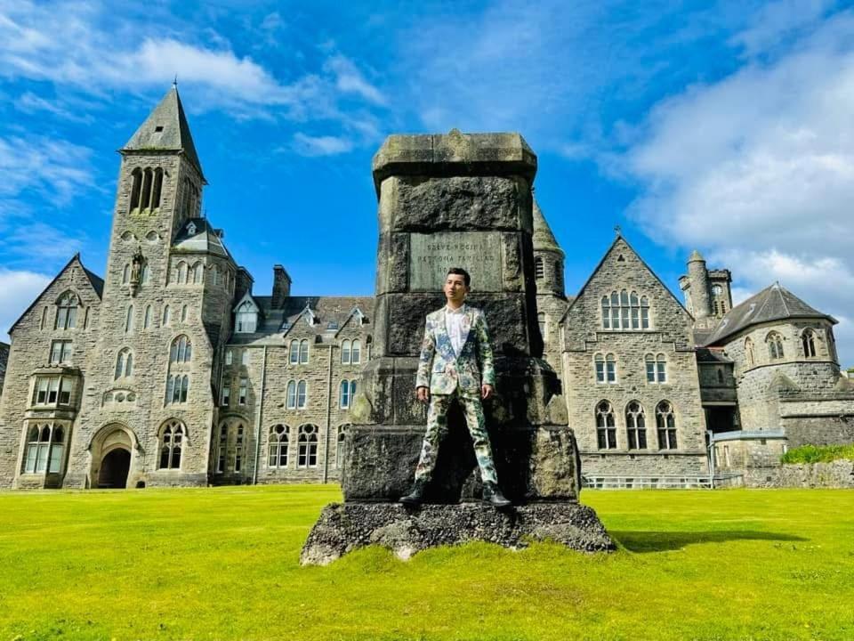 The Classrooms, Loch Ness Abbey - 142M2 Lifestyle & Heritage Apartment - Pool & Spa - The Highland Club - Resort On Lake Shores Fort Augustus Dış mekan fotoğraf