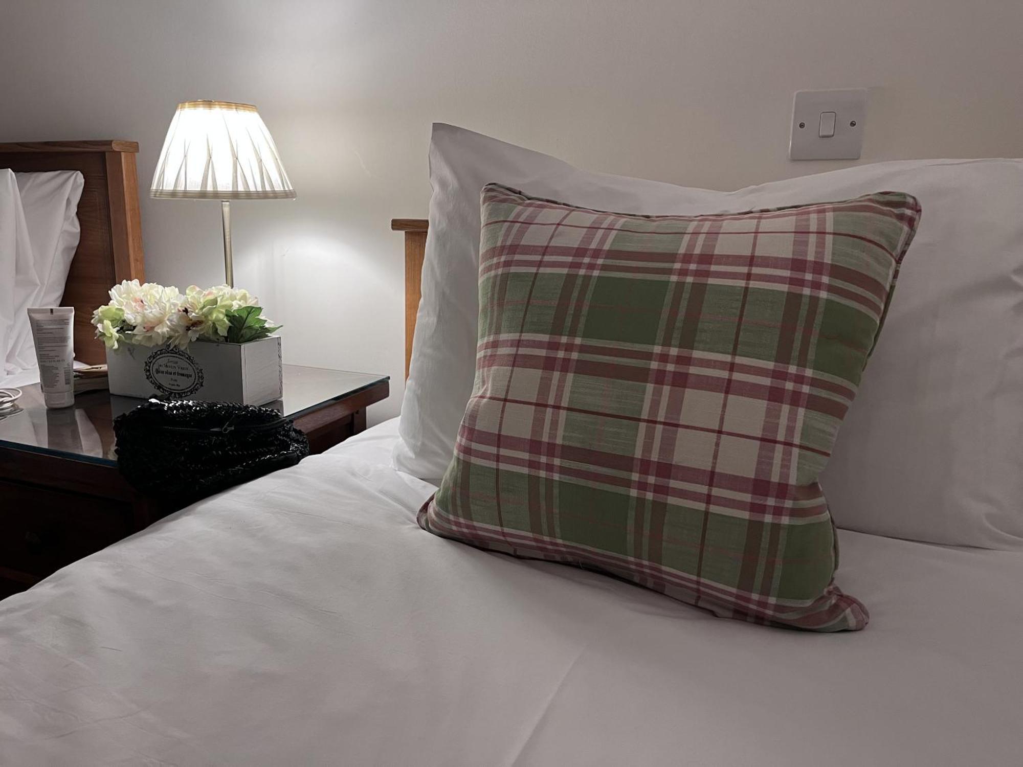 The Classrooms, Loch Ness Abbey - 142M2 Lifestyle & Heritage Apartment - Pool & Spa - The Highland Club - Resort On Lake Shores Fort Augustus Dış mekan fotoğraf