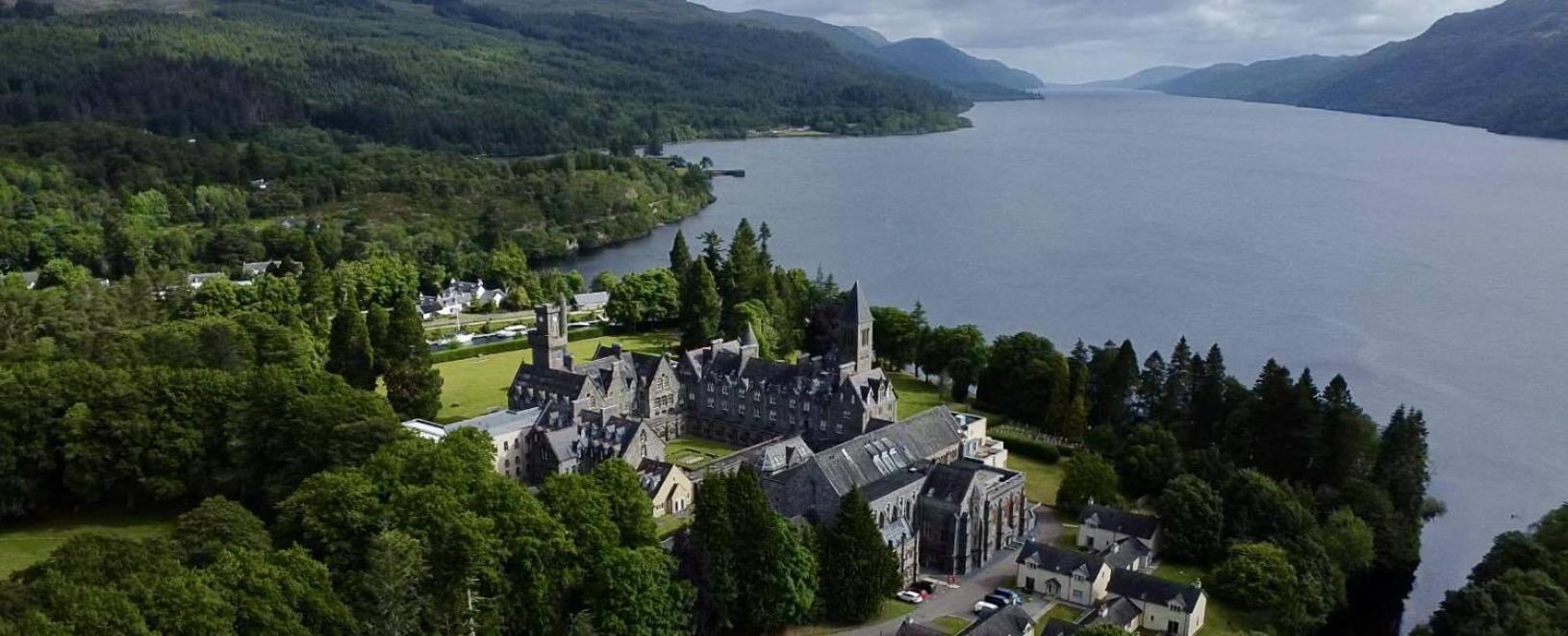The Classrooms, Loch Ness Abbey - 142M2 Lifestyle & Heritage Apartment - Pool & Spa - The Highland Club - Resort On Lake Shores Fort Augustus Dış mekan fotoğraf